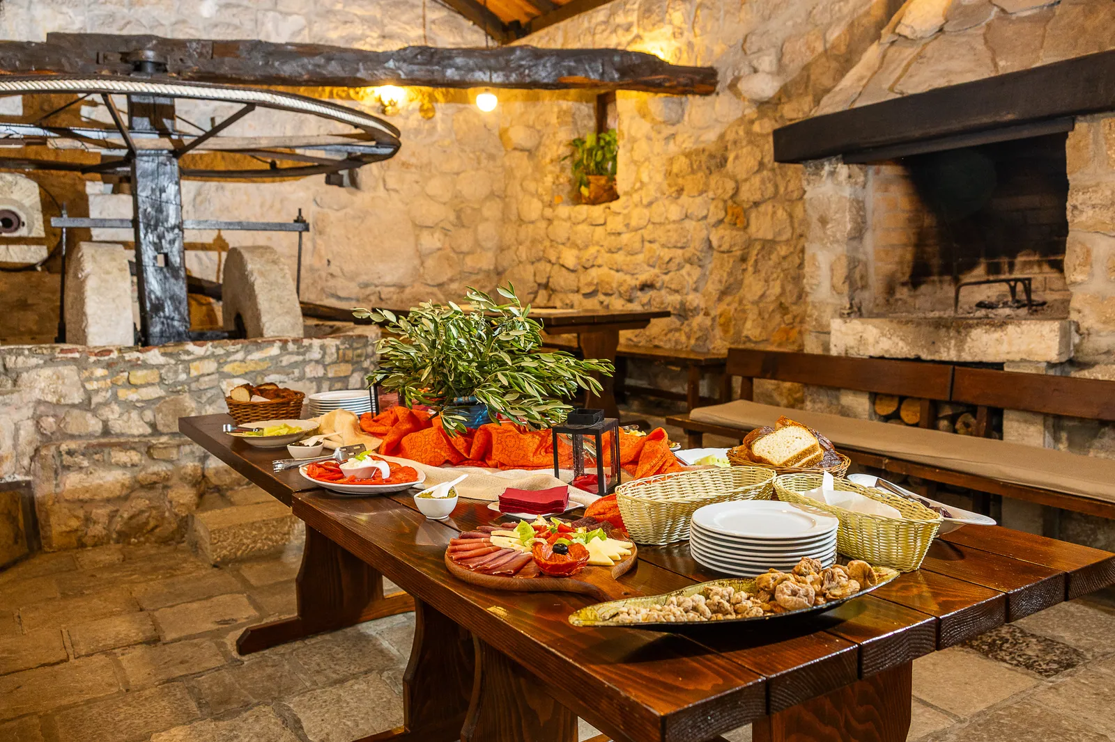 Stone dining room of the family konoba at OPG Mlinica Šapro